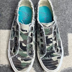 Camo blowfish Malibu shoes size 7.5